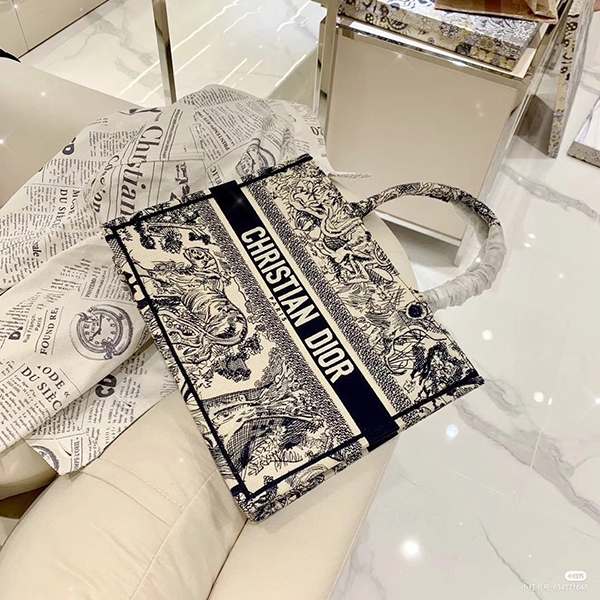 ディオール トートバック 偽物 スモールレディース M1296ZTDT_M808